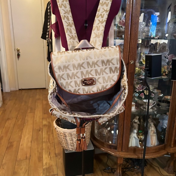 Michael Kors Large Backpack - Picture 4 of 8